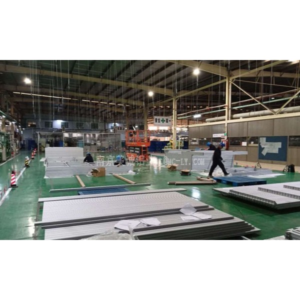 江蘇哪家圍欄框架是使用工業(yè)鋁型材的，鋁型材制作的好處有哪些好處呢